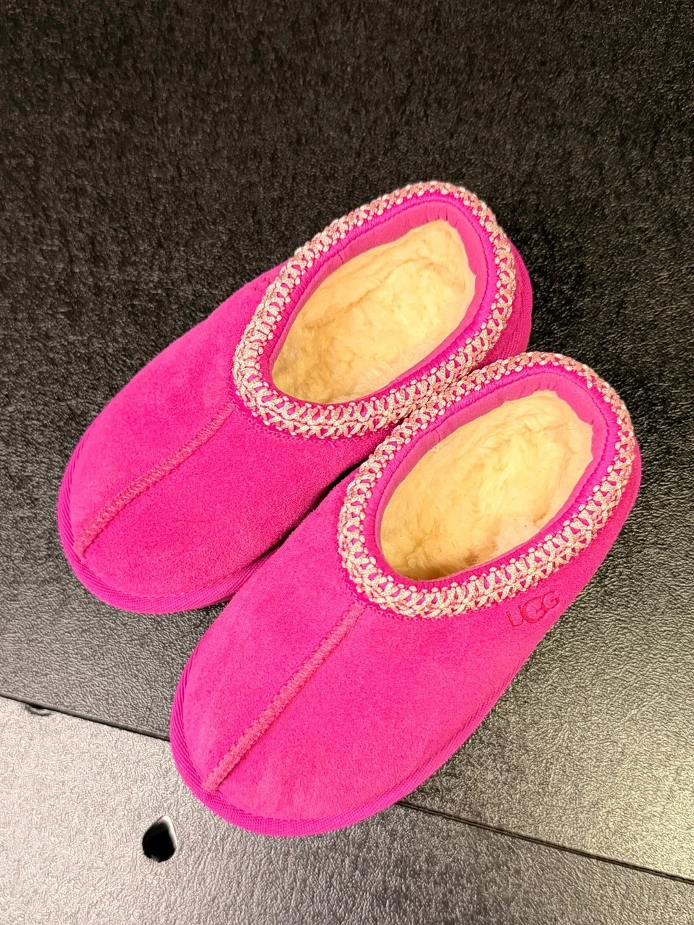 NWOT UGG Tasman Kids Bright Fuchsia Suede Shearling Slip-On Slippers Sz 11